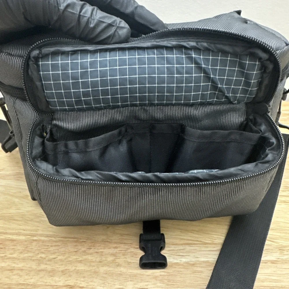 Case Logic Gray Medium Sized Camera Bag Shoulder Or Hand Carry